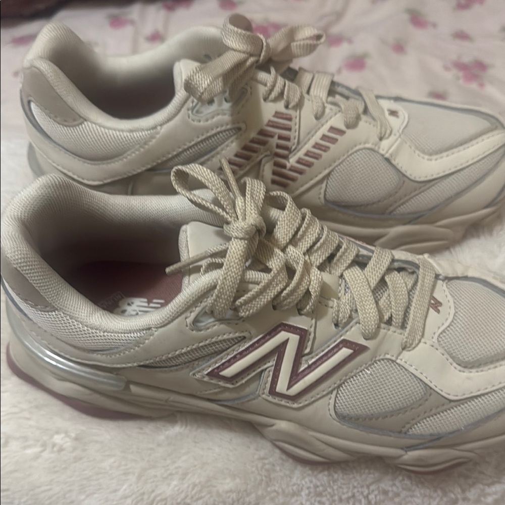 New Balance Women's Cream Sneakers